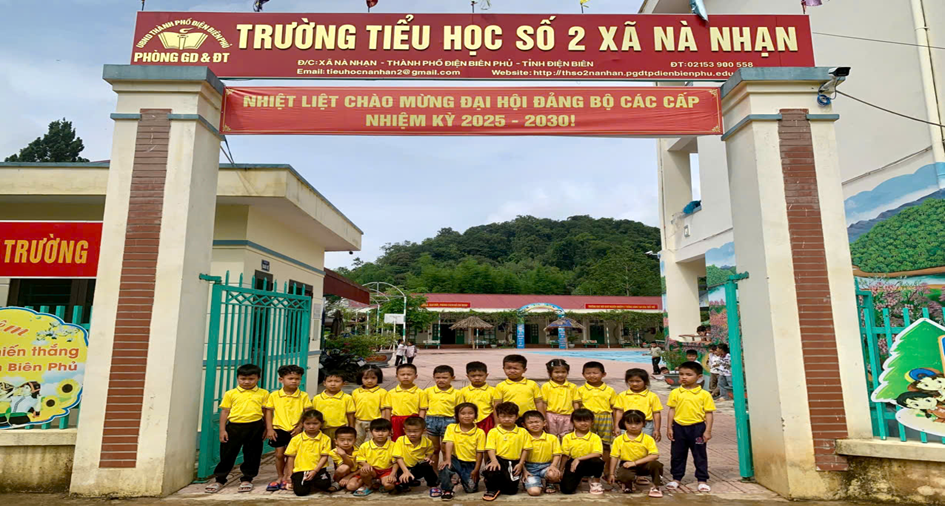 CÁC BÉ LỚP MẪU GIÁO LỚN  5-6 TUỔI TRƯỜNG MẦM NON SỐ 2 XÃ NÀ NHẠN THAM QUAN TRƯỜNG TIỂU HỌC